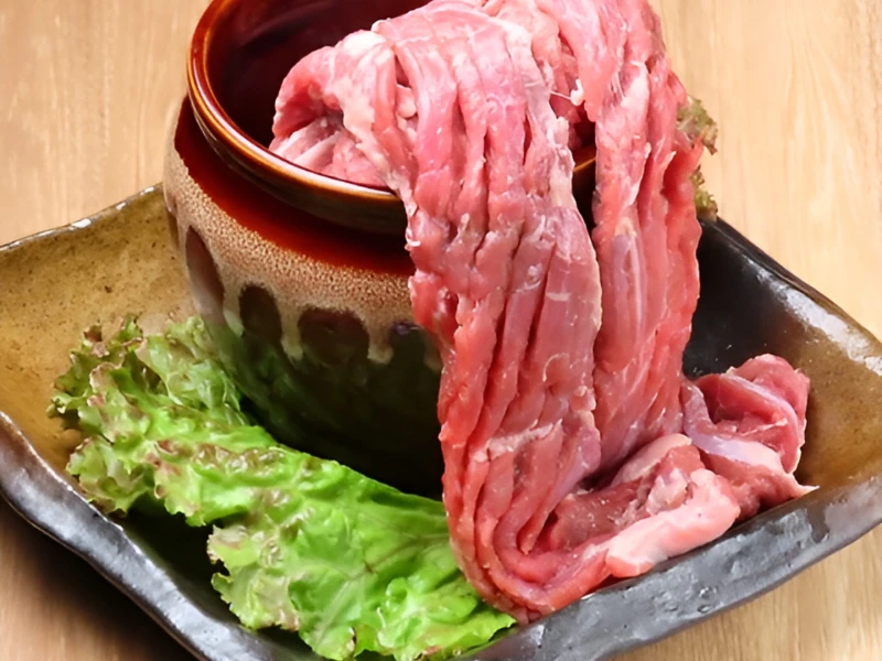 名物の「肉の壺漬け」は全4種類！